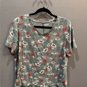 Duluth Trading Co Floral Short Sleeve Top - Red and White on Gray